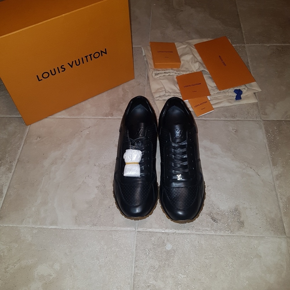 SOLD !!! Louis Vuitton X Supreme Runaway Black Gum